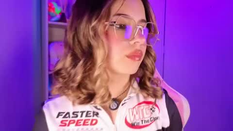 Snapshot of emilykarterr chatting on 27, 5, 2026 VALEEEN online show from 27, 5, 2026
