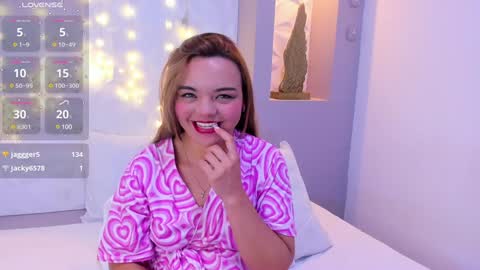 Snapshot of emilyrouss_ chatting on 28, 12, 2024 EMILY online show from 28, 12, 2024