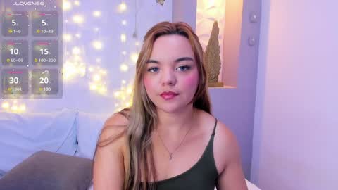 Snapshot of emilyrouss_ chatting on 30, 12, 2024 EMILY online show from 30, 12, 2024