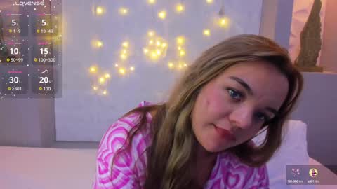 Snapshot of emilyrouss_ chatting on 31, 12, 2024 EMILY online show from 31, 12, 2024