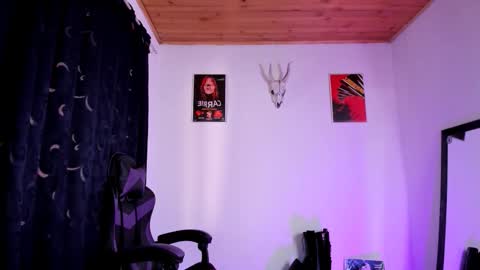  Emily Support me to have 100 likes plx online show from 4, 11, 2025