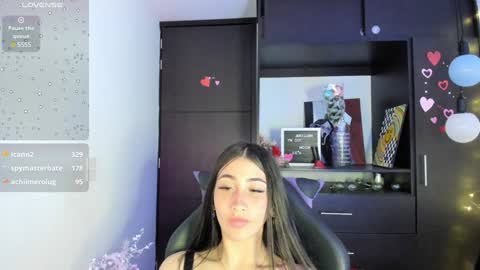Snapshot of emilytafur chatting on 1, 2, 2025 Emy online show from 1, 2, 2025