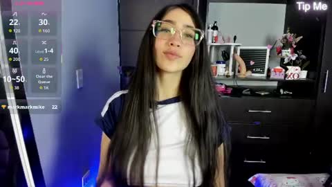 Snapshot of emilytafur chatting on 9, 7, 2026 Emy online show from 9, 7, 2026