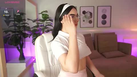 Emily Turner  online show from 27, 2, 2026