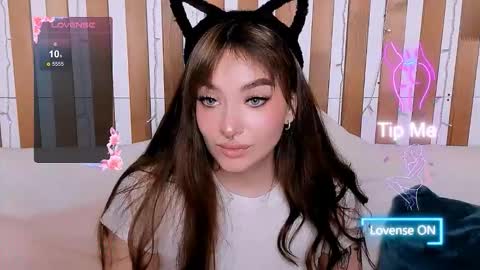 Snapshot of emilytylerr chatting on 15, 10, 2025 Emily online show from 15, 10, 2025