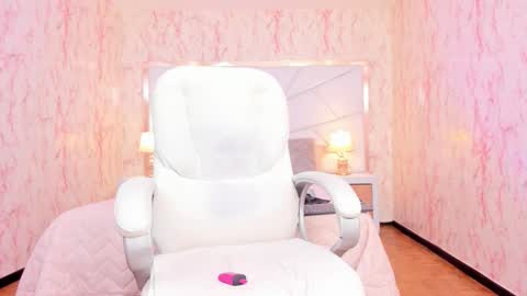 Emily  2200 - 600GMT-5 online show from 3, 10, 2025