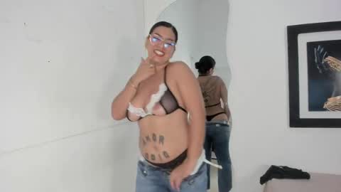 emilyy_cooperr online show from 4, 10, 2025