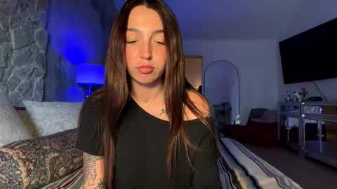 Snapshot of emilyyyt chatting on 21, 4, 2026 Emily online show from 21, 4, 2026