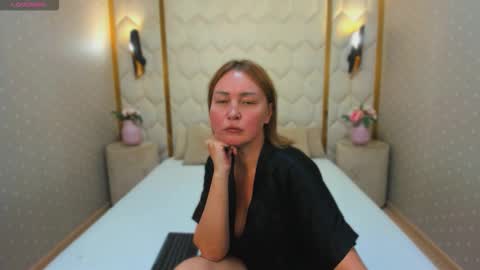 Snapshot of emm_quince chatting on 12, 11, 2025 Emm online show from 12, 11, 2025