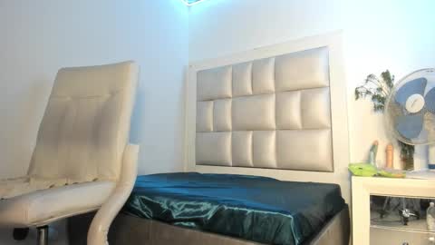 emma__js_ online show from 13, 2, 2026