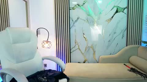 emma__walkerr_ online show from 14, 3, 2026