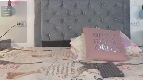 Snapshot of emma_blake__ chatting on 6, 11, 2025 Emma online show from 6, 11, 2025