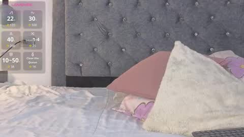 Snapshot of emma_blake__ chatting on 12, 11, 2025 Emma online show from 12, 11, 2025