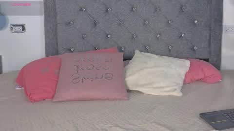 Snapshot of emma_blake__ chatting on 22, 12, 2025 Emma online show from 22, 12, 2025