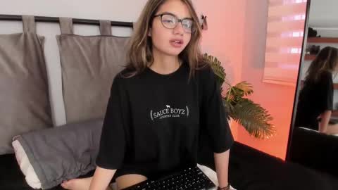 Snapshot of emma_bloom__ chatting on 3, 2, 2025 Emma Bloom online show from 3, 2, 2025