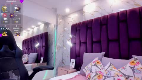 Snapshot of emma_carterr1 chatting on 13, 10, 2025 pau online show from 13, 10, 2025