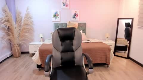 Snapshot of emma_charm_ chatting on 26, 11, 2025 Emma online show from 26, 11, 2025