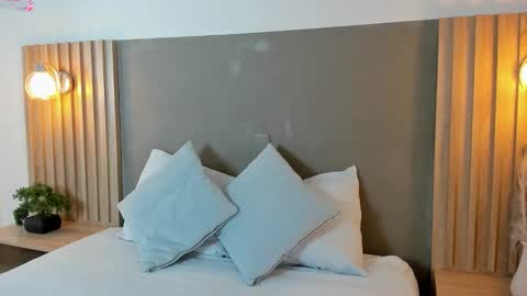 E M M A online show from 8, 10, 2025