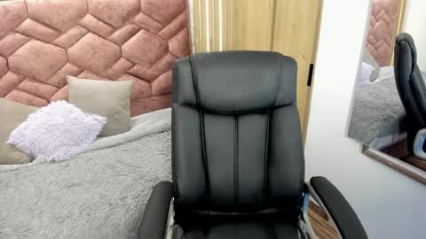 Snapshot of emma_ford1 chatting on 9, 10, 2025 Emma  online show from 9, 10, 2025