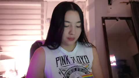 emma_johnson_ online show from 13, 12, 2024