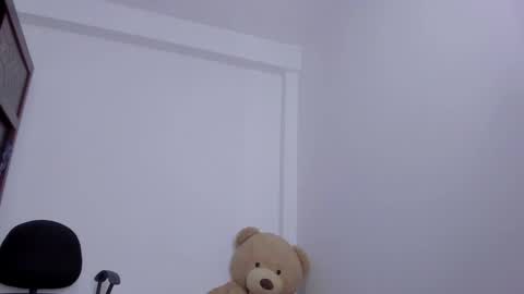 Snapshot of emma_lean chatting on 2, 10, 2025 whises lits online show from 2, 10, 2025