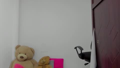 Snapshot of emma_lean chatting on 28, 10, 2025 whises lits online show from 28, 10, 2025