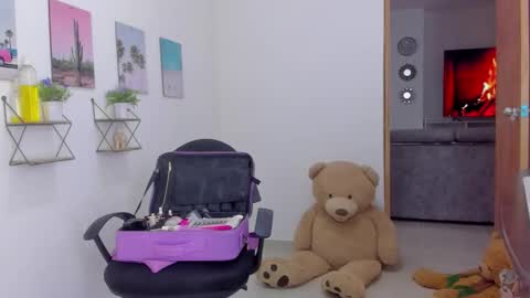 Snapshot of emma_lean chatting on 22, 11, 2025 whises lits online show from 22, 11, 2025