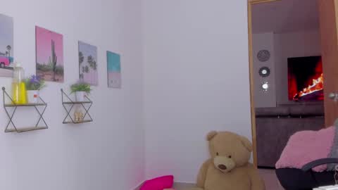 Snapshot of emma_lean chatting on 25, 11, 2025 whises lits online show from 25, 11, 2025