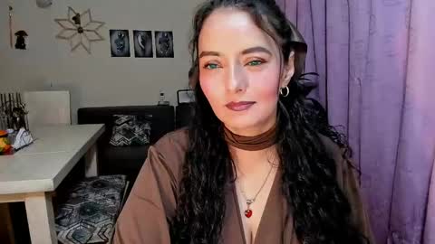 Snapshot of emma_luxy chatting on 21, 4, 2026 emma luxy online show from 21, 4, 2026