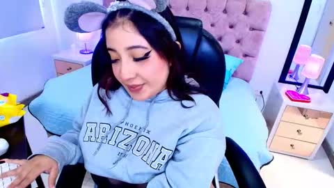 Emma Monserratt online show from 5, 12, 2025