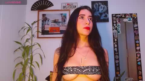 Sara Luna online show from 25, 2, 2025