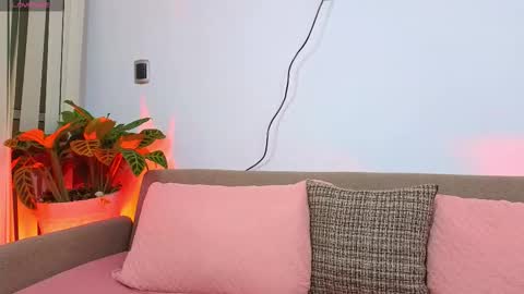 Snapshot of emma_revees chatting on 12, 2, 2026 EMMA REVEES online show from 12, 2, 2026