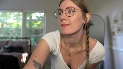 Snapshot of emma_ruby chatting on 23, 10, 2025 Emma Ruby online show from 23, 10, 2025