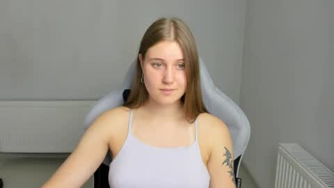 Snapshot of emma_sweettyy chatting on 9, 7, 2026 Emma online show from 9, 7, 2026