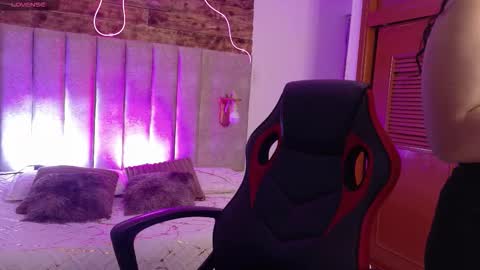 Snapshot of emma_visconti chatting on 17, 10, 2025 emma_visconti online show from 17, 10, 2025