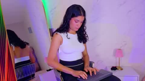 Snapshot of emmacollins01 chatting on 26, 3, 2026 Emma online show from 26, 3, 2026