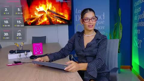 Snapshot of emmacollins01 chatting on 8, 4, 2026 Emma online show from 8, 4, 2026