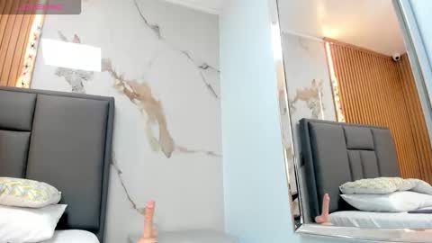 Snapshot of emmacooper2 chatting on 31, 10, 2025 online show from 31, 10, 2025