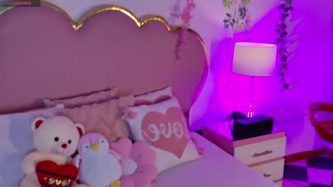 Snapshot of emmacrush chatting on 5, 5, 2026 Welcome Im yosein Your love is my passion activate it with your tips and enjoy with me online show from 5, 5, 2026