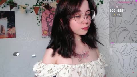 Snapshot of emmae__ chatting on 10, 4, 2026 Emma online show from 10, 4, 2026