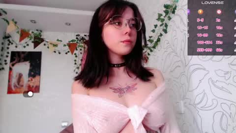 Snapshot of emmae__ chatting on 19, 4, 2026 Emma online show from 19, 4, 2026