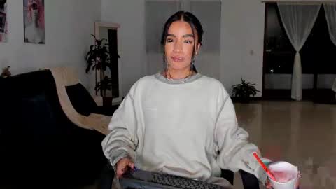 Snapshot of emmaellis chatting on 12, 1, 2025 valentina online show from 12, 1, 2025