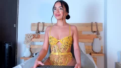 Snapshot of emmaellis chatting on 26, 2, 2025 valentina online show from 26, 2, 2025