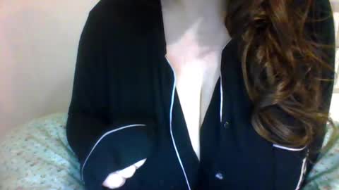 Snapshot of emmalakes23 chatting on 17, 12, 2025 emmalakes23 online show from 17, 12, 2025
