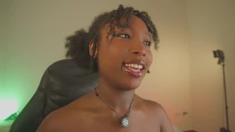 Snapshot of emmasanzoficial chatting on 1, 2, 2026 Sara online show from 1, 2, 2026