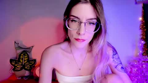 Snapshot of emmaterrestrial chatting on 18, 2, 2025 RH-NEGATIVE GREEN-EYED BAELIEN online show from 18, 2, 2025