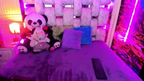 Snapshot of emmateylor chatting on 15, 4, 2026 Emma online show from 15, 4, 2026