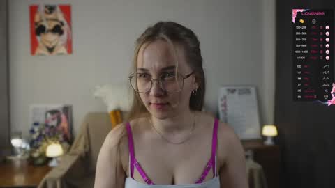 Snapshot of emmatiny chatting on 31, 3, 2026 Mia online show from 31, 3, 2026