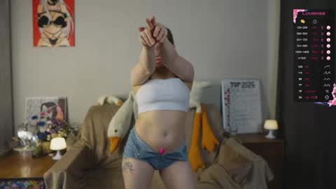 Snapshot of emmatiny chatting on 15, 4, 2026 Mia online show from 15, 4, 2026