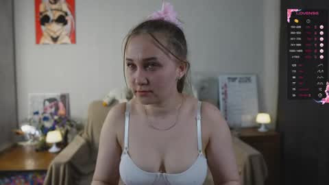 Snapshot of emmatiny chatting on 16, 4, 2026 Mia online show from 16, 4, 2026